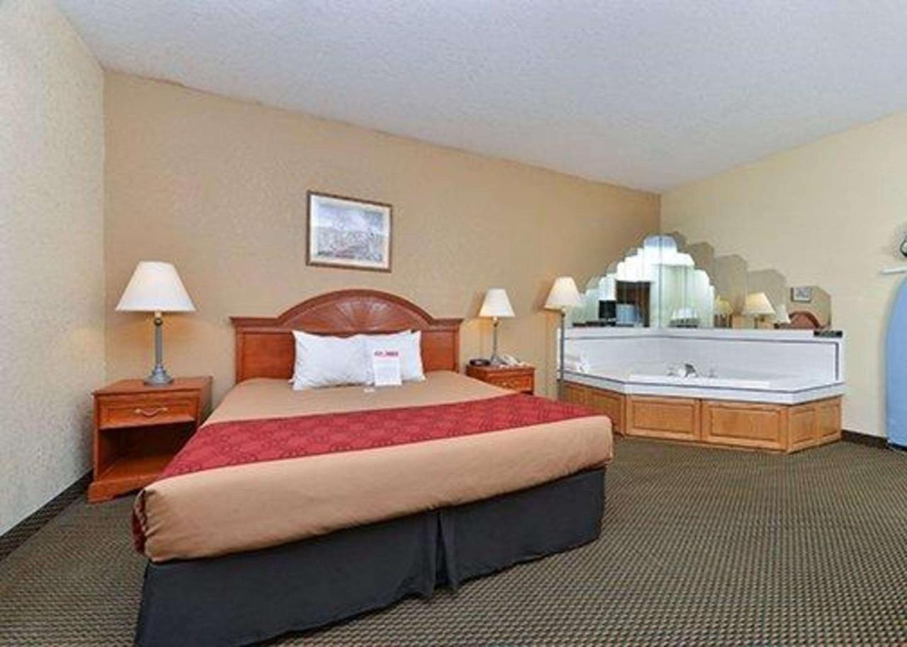 Express Inn & Suites Decatur Zewnętrze zdjęcie